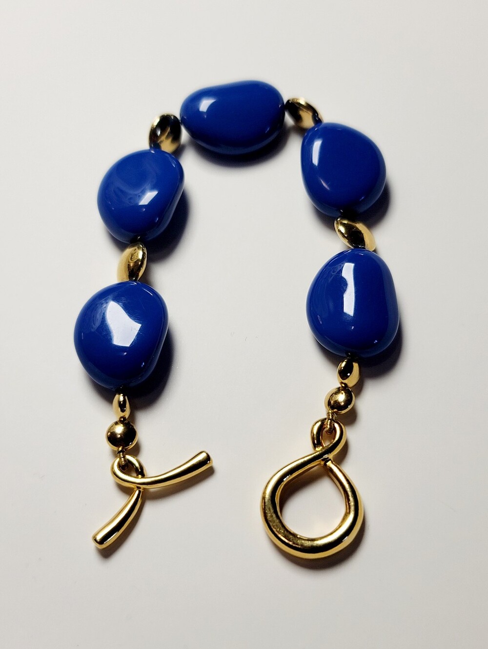 Vintage Liz Claiborne Cobalt Blue Acrylic Stones  and Goldtone Toggle Bracelet